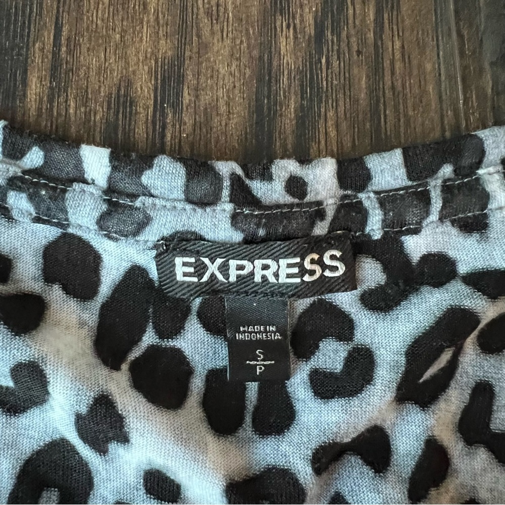 Express gray leopard top - Picture 3 of 6